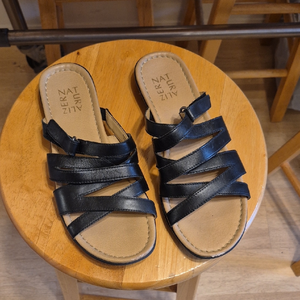 Naturalizers Flip Flops Winda Leather Black
